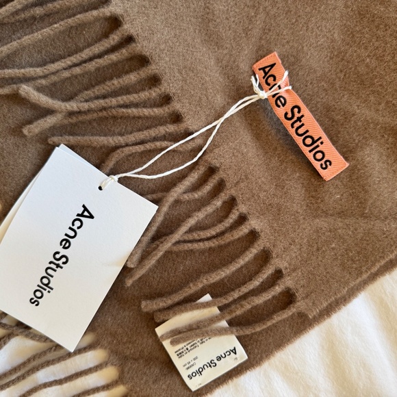 Acne fringe wool scarf- new with tags - Picture 4 of 7